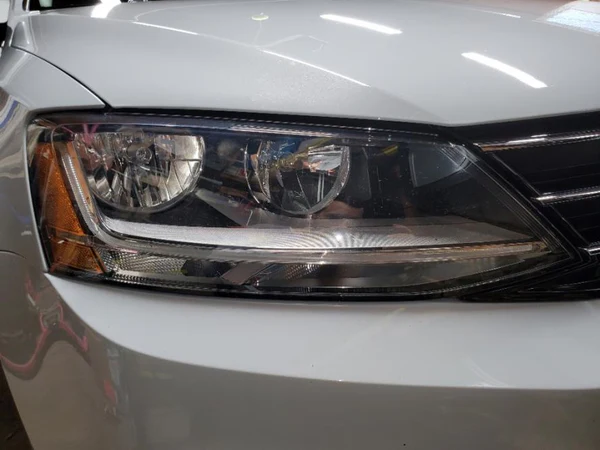 Reflector VS Projector Headlights: Which One is Better? 1 Reflector Headlights